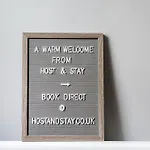 Host & Stay - The Funky Robin