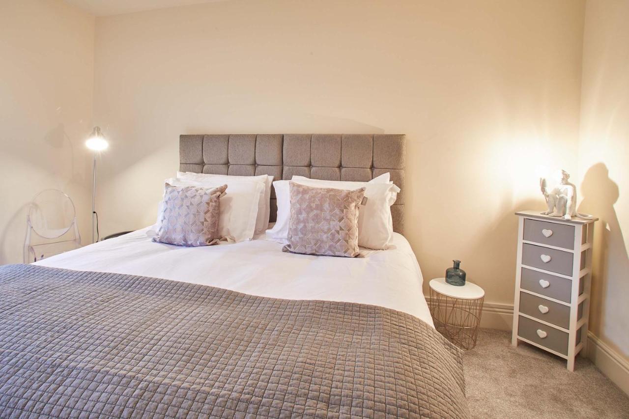 Host & - The Funky Robin Apartment *